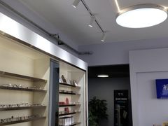 -视野联行眼镜•蔡司•依视路(温江店)