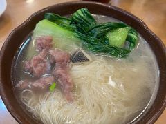 清汤线面配牛滑青菜-老牌依强牛肉店(达道总店)