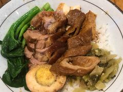 猪手拼大肠饭-狮头牌卤味研究所·卤味饭(花城汇南区店)