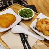 店里竟然还是满座状态，生意真好。服务员态度挺好的