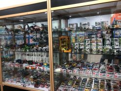 -逝水玩具折扣店