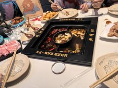 -老牌坊云南鱼豆花火锅(哈西万达店)