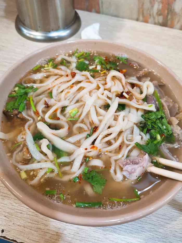 哈哈羊汤面-"距离住的地方比较近,就在中百超市旁边,经.