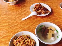 -松树干拌面店
