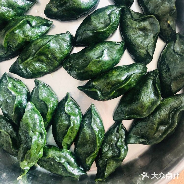 可是今年只能在家体会春天的气息。青团，广州人叫艾糍