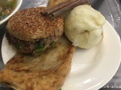 烧饼夹肉-护国寺小吃(新街口店)