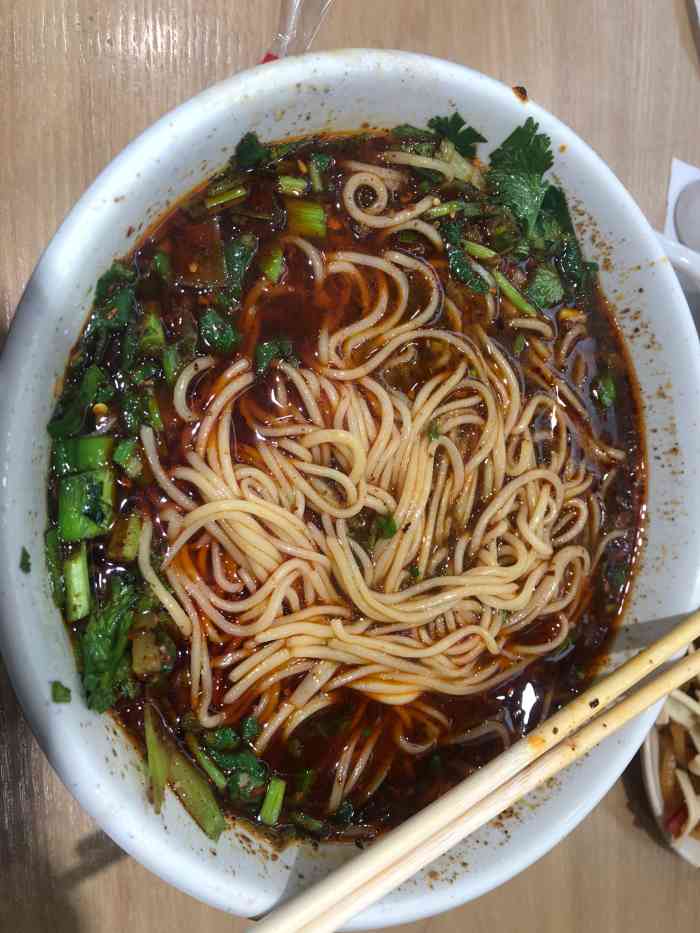 小杨拉面(蓉花路美食街店)-"口味:体验了不同味道的拉面.红汤大块肉,.