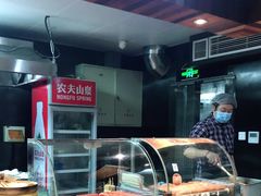 -亮亮面馆(经六路店)