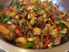 香辣肥肠鸡-泡山椒干锅肥肠鸡