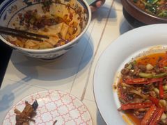 -阿瓦山寨·湘菜现炒·剁椒鱼头王(咸阳总店)