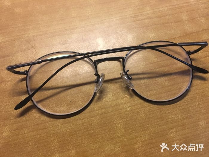 丹阳精益眼镜图片