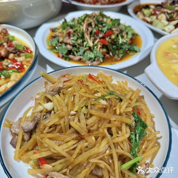 新迎新城新开的！新开的！一家有特色的川味江湖菜小酒馆