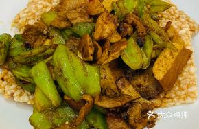 Mashing Chili and Crispy Rice Stir-Fried Pork