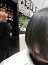-HAIR CORNER