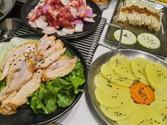 -山野的朋友露营炭火烤肉