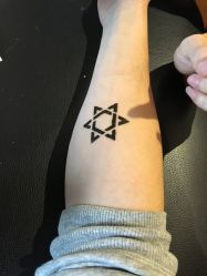 -鳌首刺青纹身 穿孔饰品店