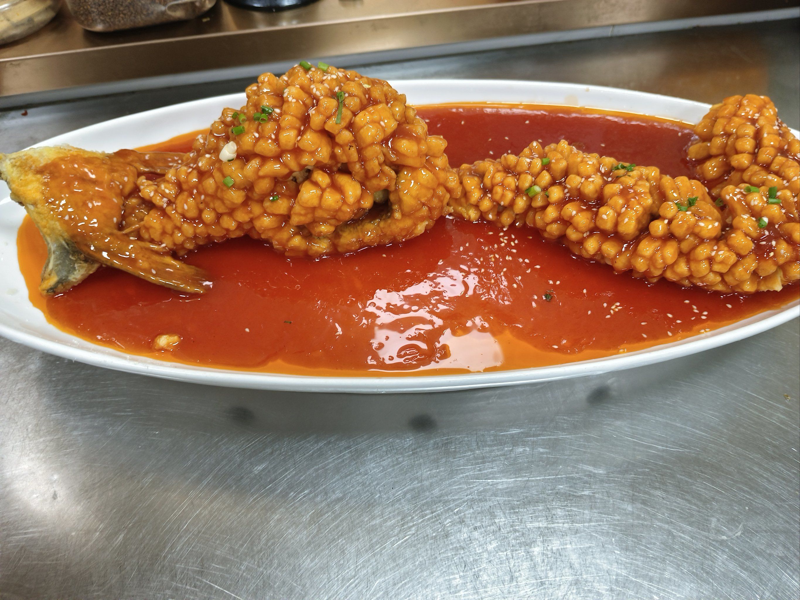 这松鼠鱼太好吃了,外酥里嫩,酸甜可口