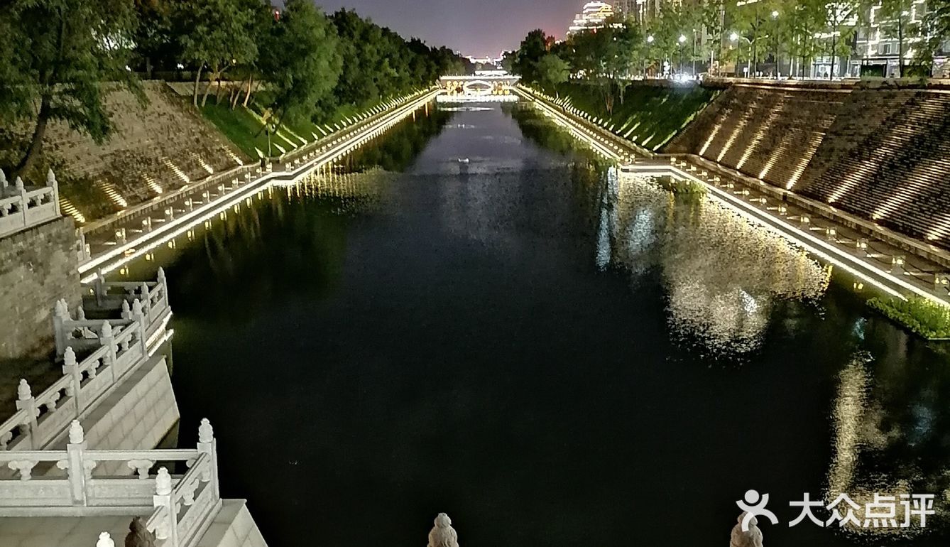 西安环城公园夜景图片