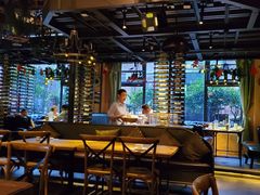 大堂-胡桃里音乐餐厅(陶溪川店)(川湘赣菜·世界百大酒庄直供红酒·音乐表演)