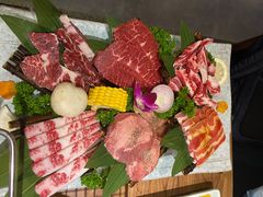 黑牛六拼-明洞阿姨·韩式酱蟹烤肉·创意料理(三元桥店)