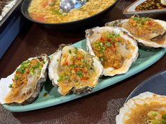 烤生蚝-曼听小寨海鲜烧烤·大连辣炒大王(盖州街店)
