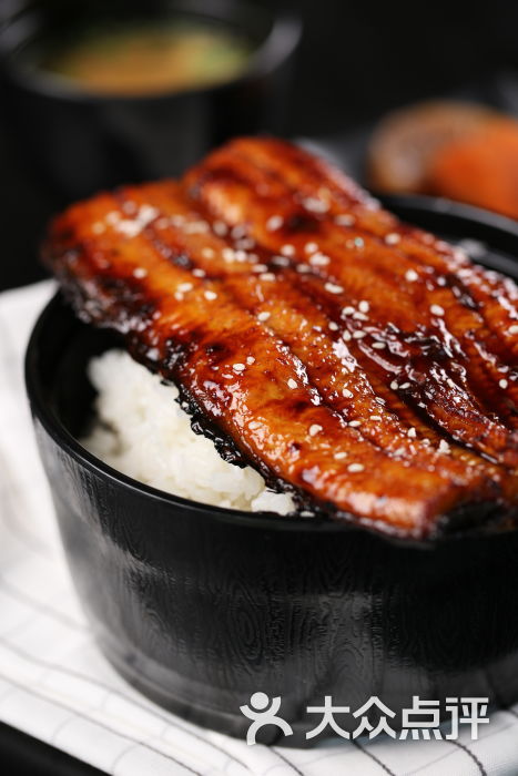 传统日式烤鳗鱼饭