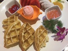 -月亮眼花园餐厅书吧酒吧