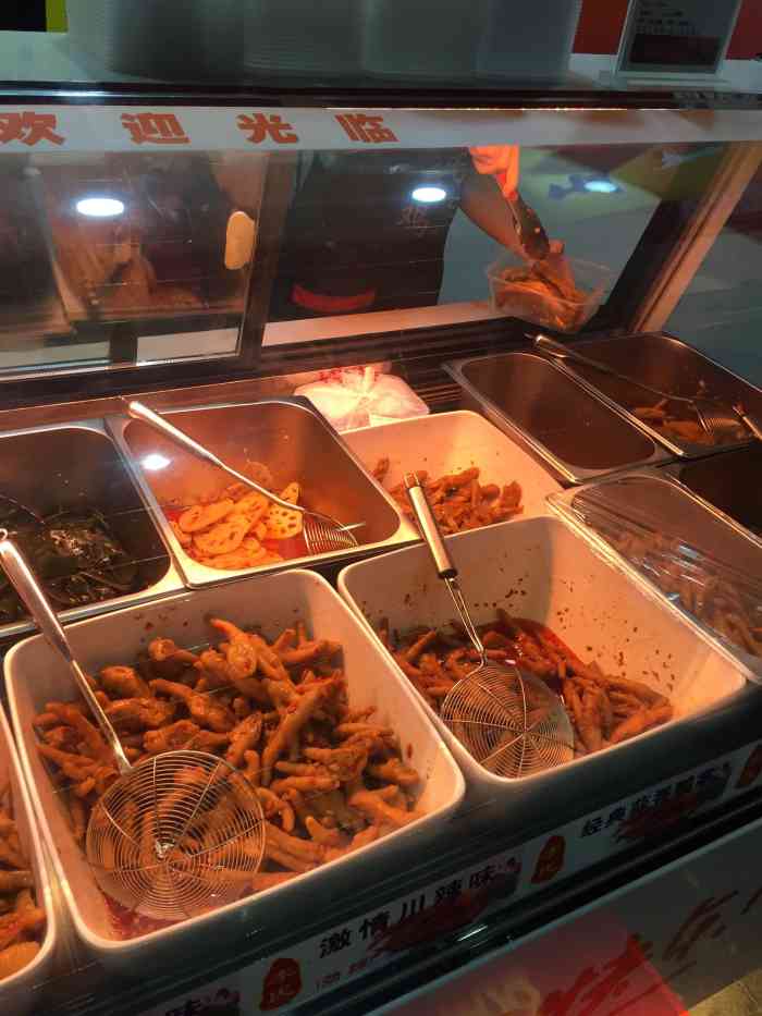 李氏鸡爪王(印象城店)-"我们全家都特别爱吃李氏鸡爪的蒜香口味,一.