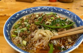 Jiaye Noodles with Meat Sauce