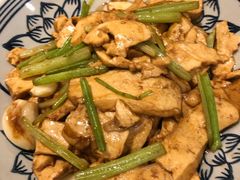 -丹江口渔村·湘味厨房(桃园店)