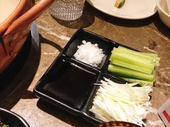 -三人行骨头王火锅(长寿店)