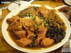 笨雞炖蘑菇-老六杀猪菜(进乡街店)