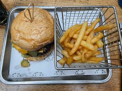 牛肉汉堡-Arrow Factory Brewing箭厂啤酒