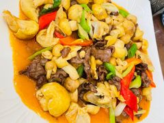 野黄菇炒牦牛肉-阿法柯柴火鸡羊肉面片馆