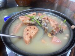 淡菜烧骨莲藕煲-米岗农庄