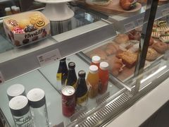 面包甜点陈列柜-Tims天好咖啡·贝果(东吴龙湖天街店)