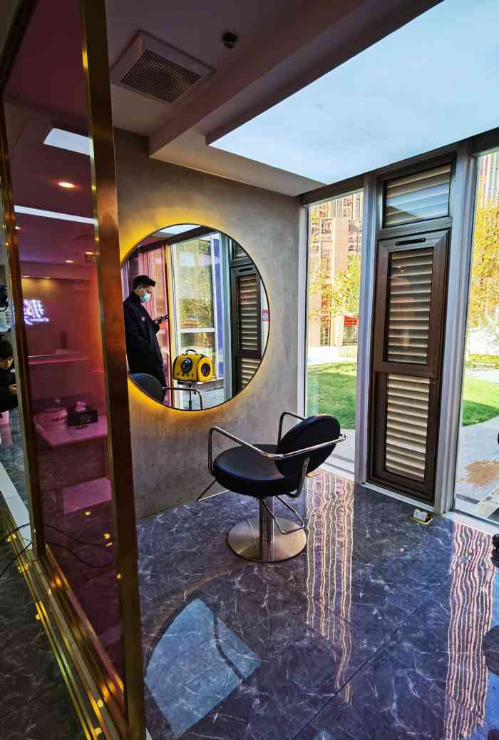 那茉造型(建外soho店)-"突然想要换个发型把长发给剪了,挑了好久选.