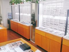 -视野联行眼镜•蔡司•依视路(温江店)