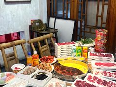 -来龍儿鲜切牛肉自助老火锅