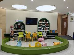 -瑞尔齿科(南京东路名人诊所)