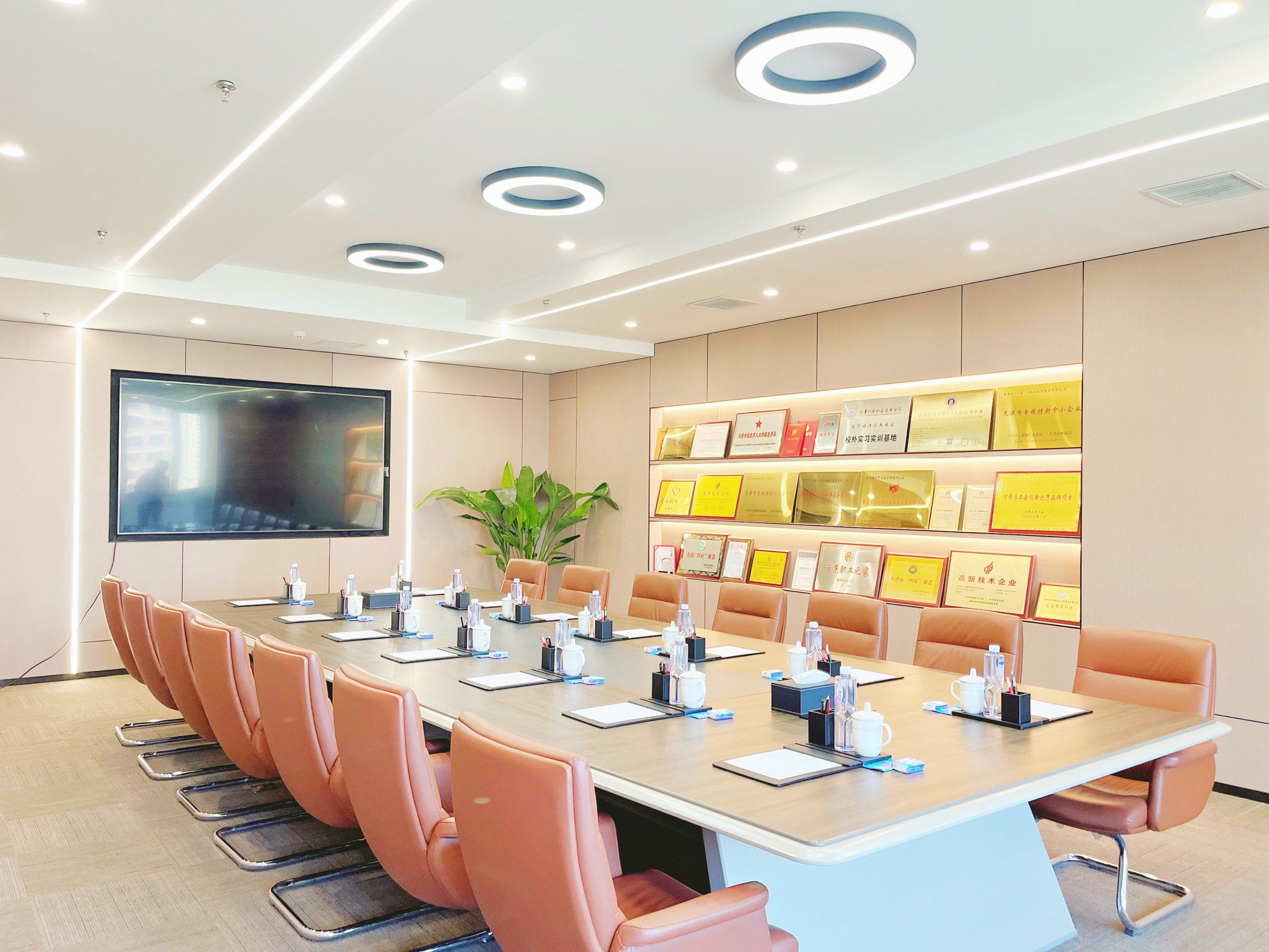 这是一个逼格超高的商务会议室!