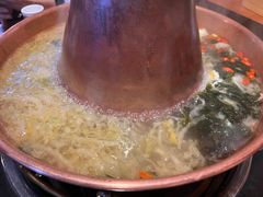 -果松木炭酸菜铜火锅·外婆参鸡汤