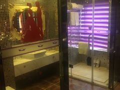 -天鹅恋主题酒店(积玉桥地铁站店)