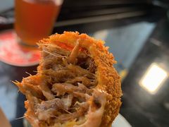 炸手撕猪肉球-瑞食酒馆 La Taverne Suisse