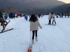 -济南卧虎山滑雪场
