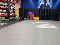 -成杰格斗·拳击·柔术·防身术(建设路店)