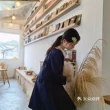 树下，一杯咖啡一本书。