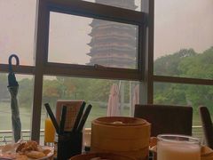 靠窗位-听松楼·花园酒店·自助餐厅(红梅公园店)