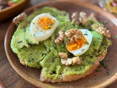 牛油果煮蛋吐司-RAC BAR(安福路店)