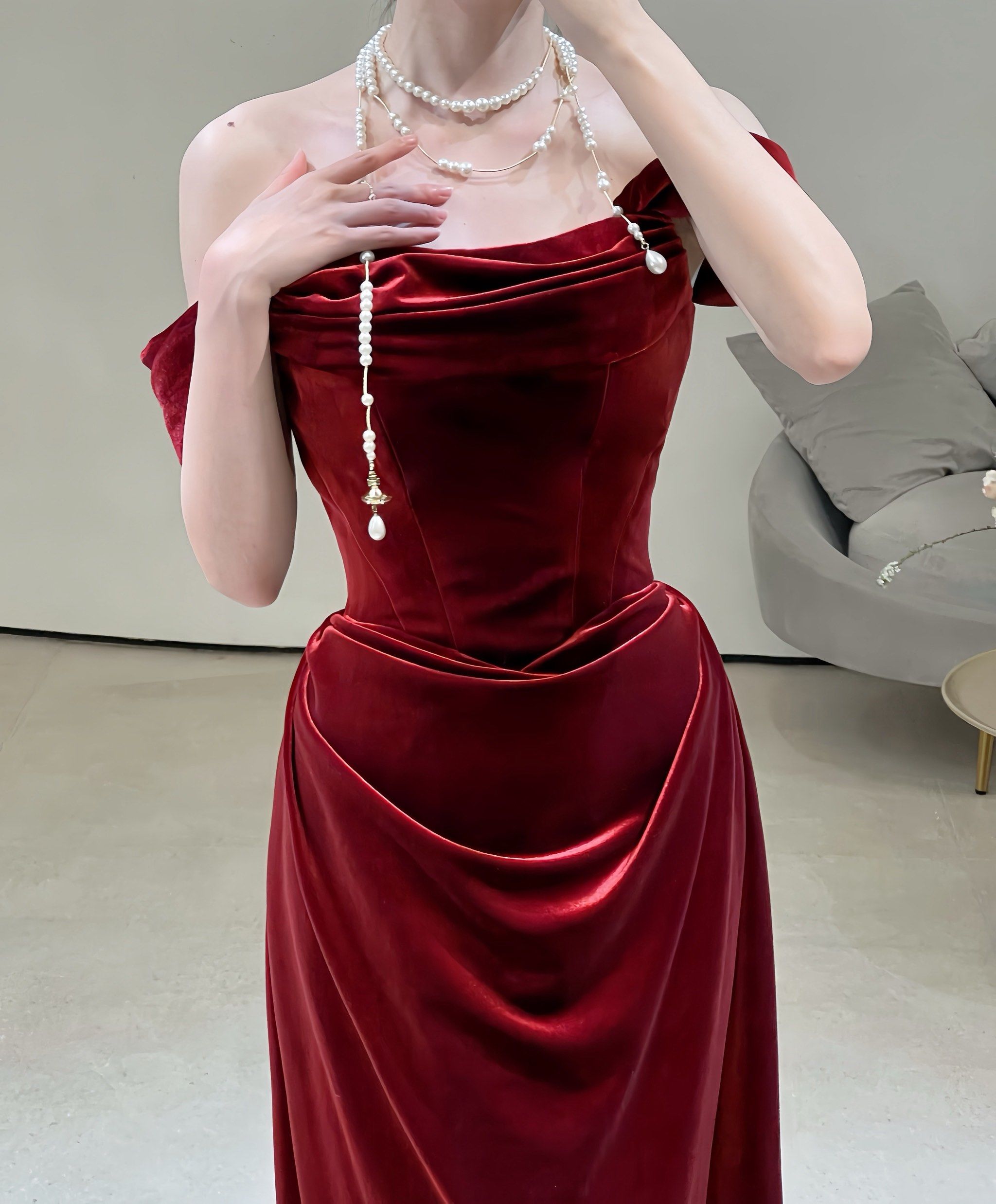 乐清礼服|美出高级感的极简红丝绒礼服7315乐清试纱|乐清备婚